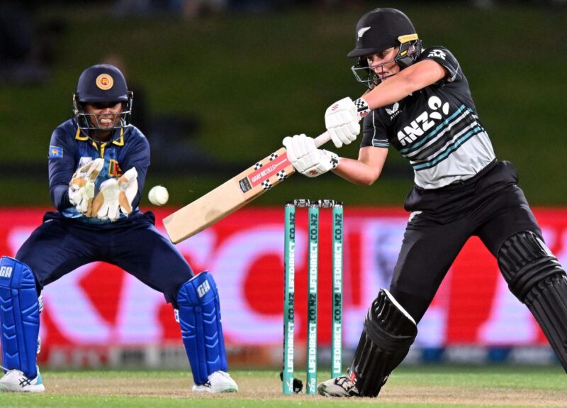 Sri Lanka Women pull